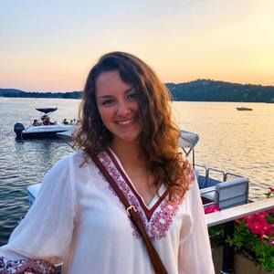 Meet your Posher, Julia